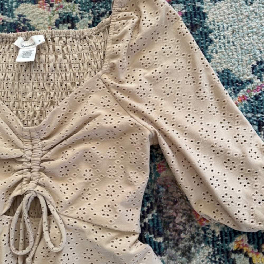Urban Romantics | Ruffle Detailed Top - Picture 2 of 3